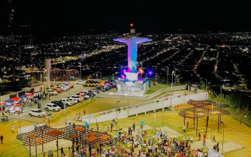 Cristo in Concert emociona público e reúne mais de mil pessoas durante o pôr do sol em Senador Canedo