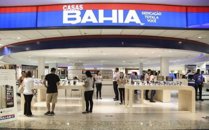 Justiça mantém suspensão de demissões em massa e manda Casas Bahia reintegrar funcionários