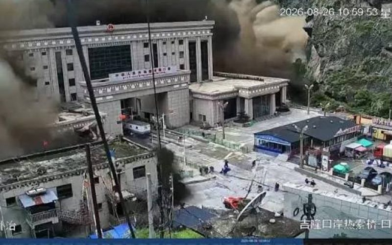 TRAGÉDIA NO NEPAL: enchentes deixam 22 mortos e quase 400 desaparecidos