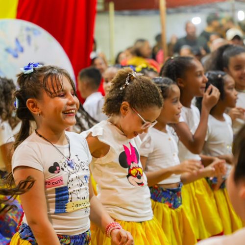 Primavera ganha palco em Senador Canedo com apresentações e cantigas de alunos