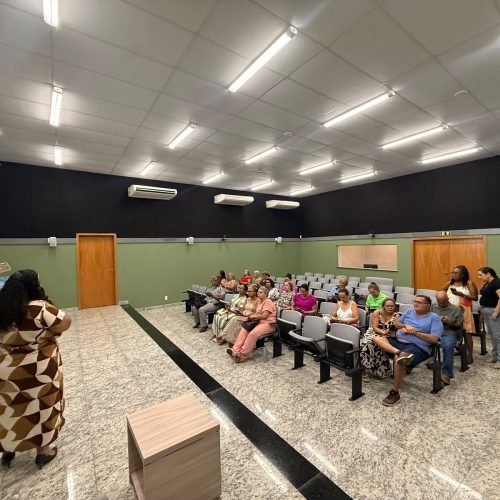 Cidadão Tech 60+ ensina idosos a usar e-mail e WhatsApp com mais autonomia