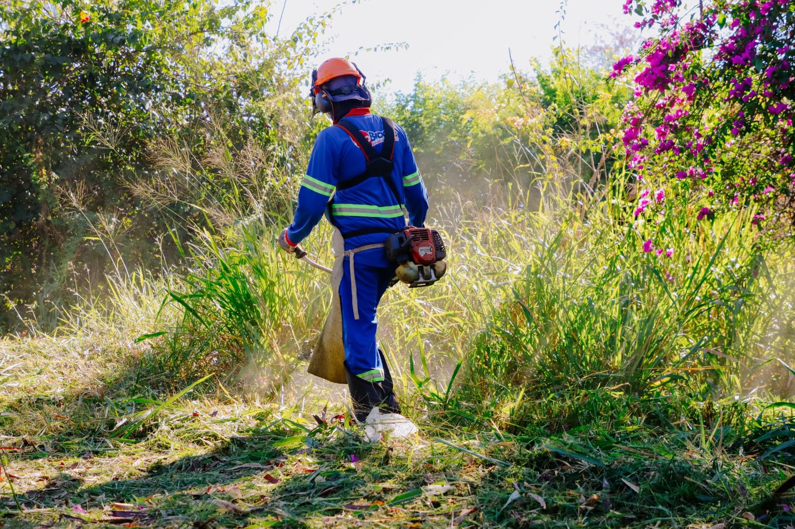 Mutirão leva serviços de infraestrutura, trânsito e saúde ambiental para três regiões de Senador Canedo
