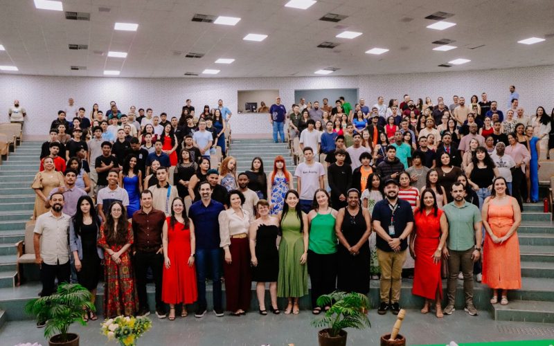 SENADOR CANEDO CELEBRA FORMAÇÃO DE 150 ALUNOS DA EJA EM SOLENIDADE NO PAÇO MUNICIPAL