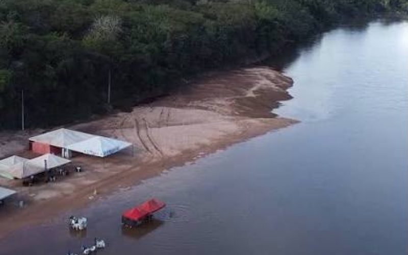 Chuvas tardias elevam nível do Rio Araguaia e comerciantes se adaptam à nova realidade