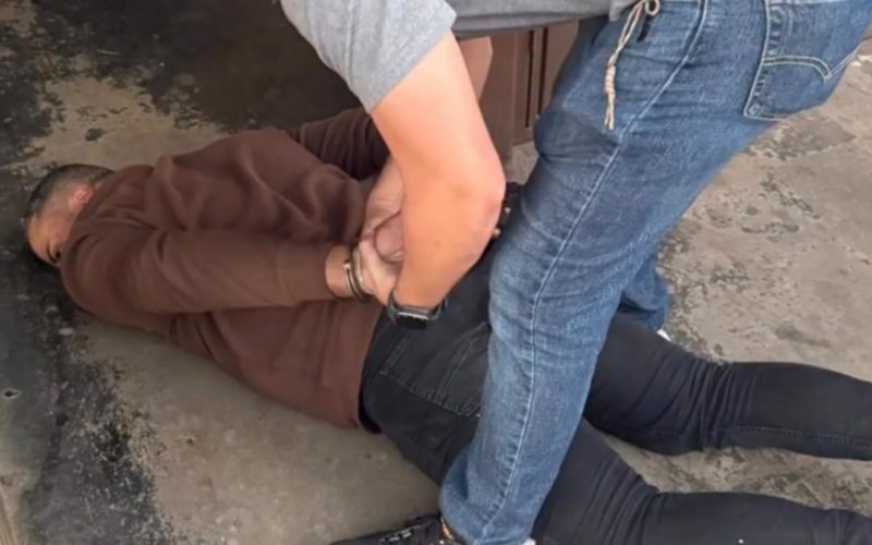 CRIANÇA DE 9 ANOS É RESGATADA APÓS SER ENCONTRADA TRANCADA EM BANHEIRO EM APARECIDA DE GOIÂNIA; PAI E MADRASTA SÃO PRESOS