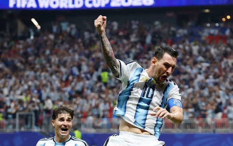 Argentina vira jogo épico contra o Egito, supera pênalti perdido e avança na Copa
