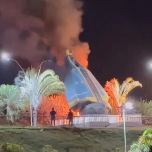 Incêndio que destruiu imagem de Nossa Senhora Aparecida em Nerópolis foi acidental, diz Polícia Civil