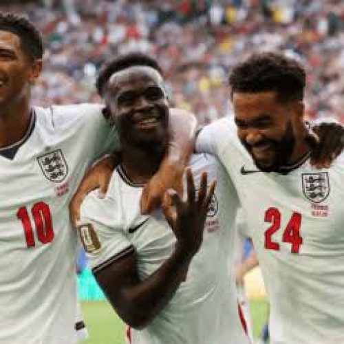 Inglaterra vence França por 6 a 4 e garante 3º lugar em jogo eletrizante na Copa do Mundo