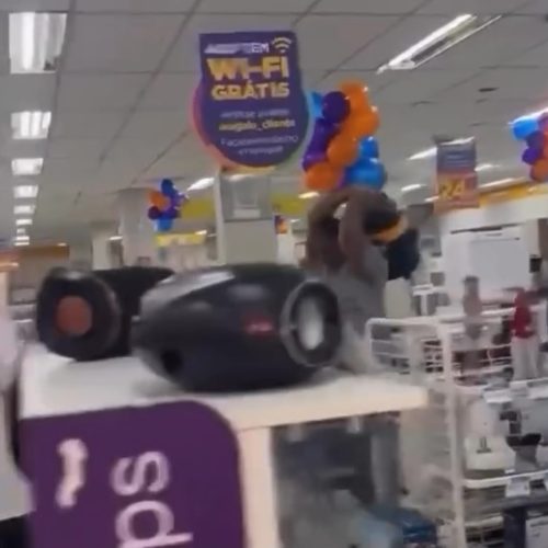 Cliente causa confusão e danifica produtos após troca ser negada em loja do Magazine Luiza
